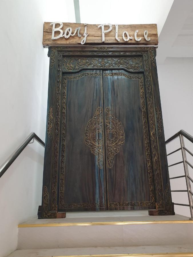 Borj Place Нага Екстериор снимка
